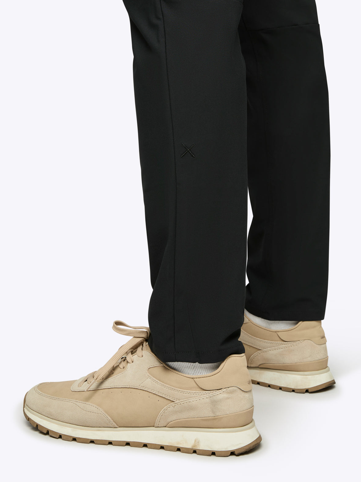 AO 5-Pocket Pant | Black Slim-Fit Versaknit®