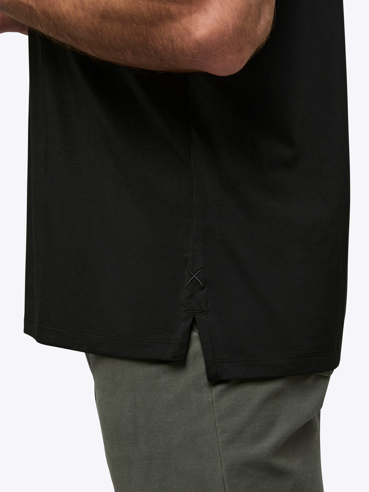 AO Split-Hem Tee | Black Signature-fit PYCA Pro®