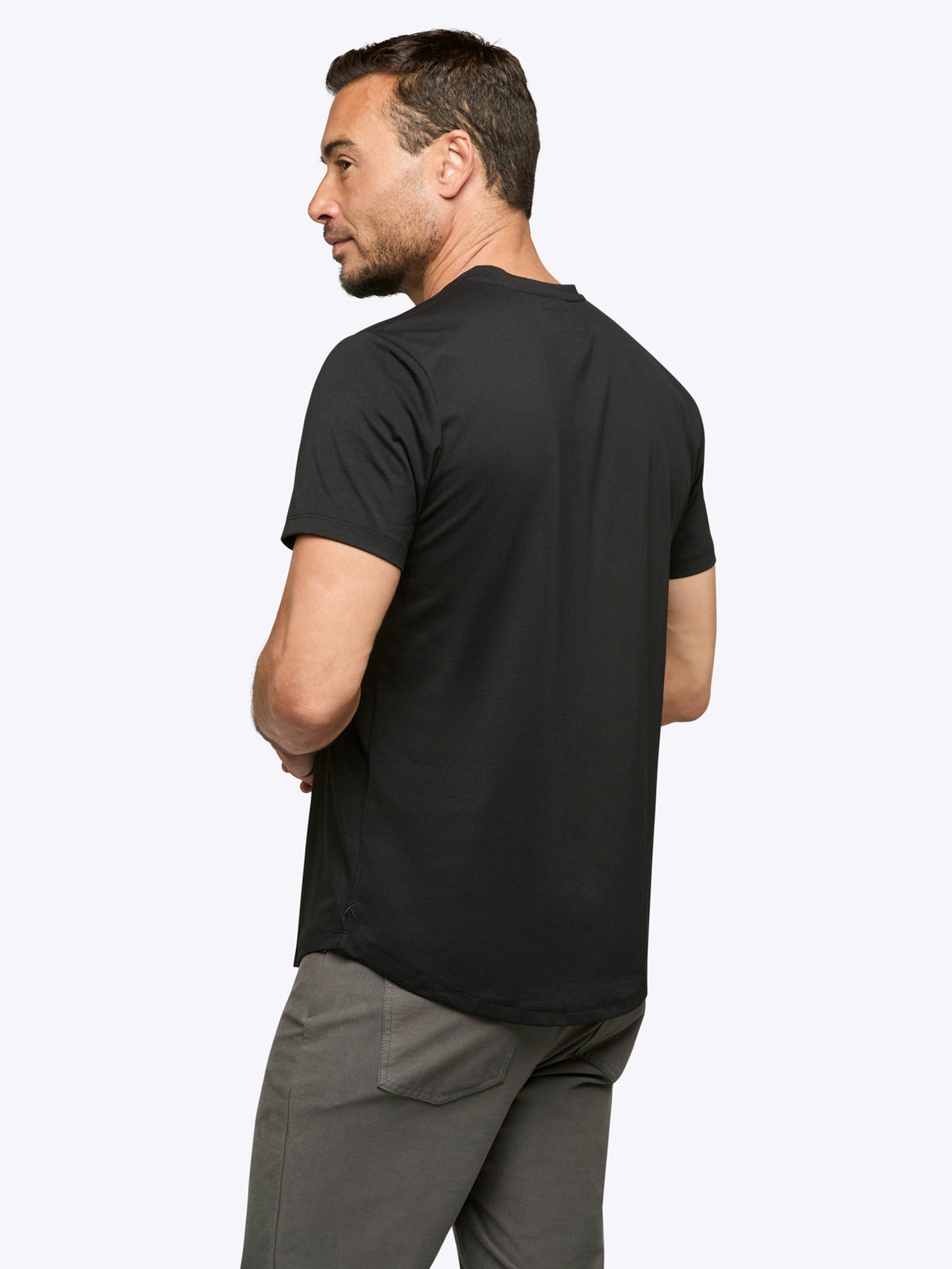 AO V-Neck Curve-Hem Tee | Black Signature-fit PYCA Pro®