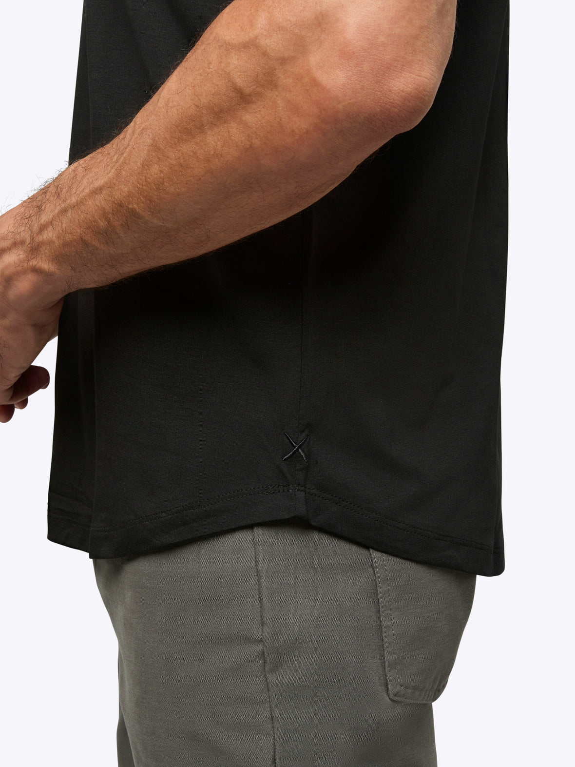 AO V-Neck Curve-Hem Tee | Black Signature-fit PYCA Pro®