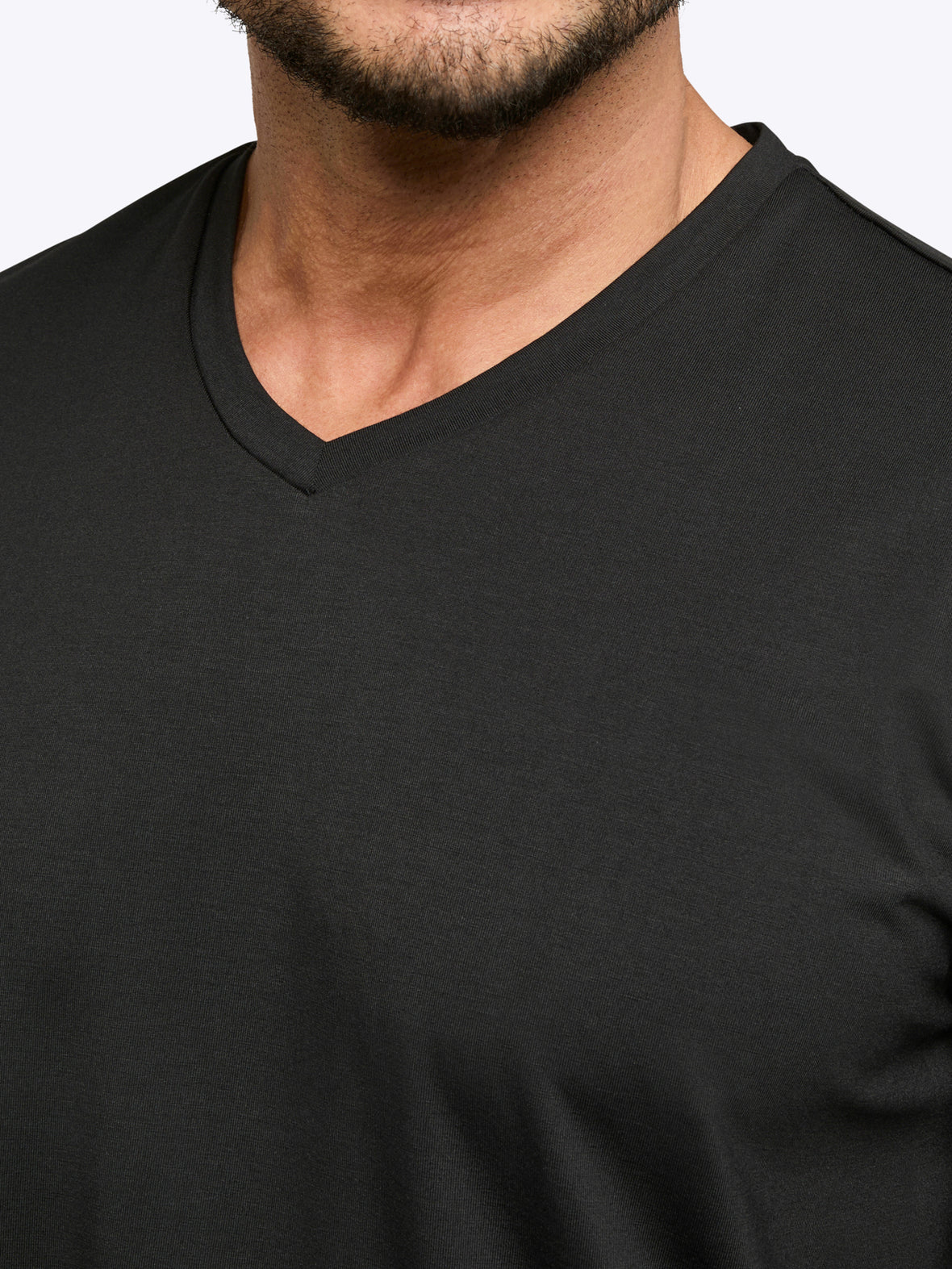 AO V-Neck Curve-Hem Tee | Black Signature-fit PYCA Pro®