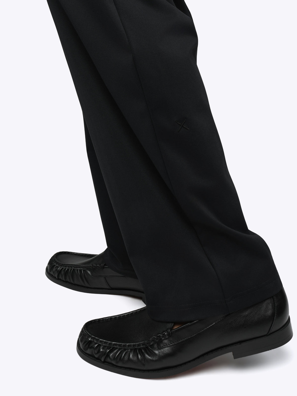 Foundation-Air Relaxed Pleated Trouser | Black Relaxed-Fit