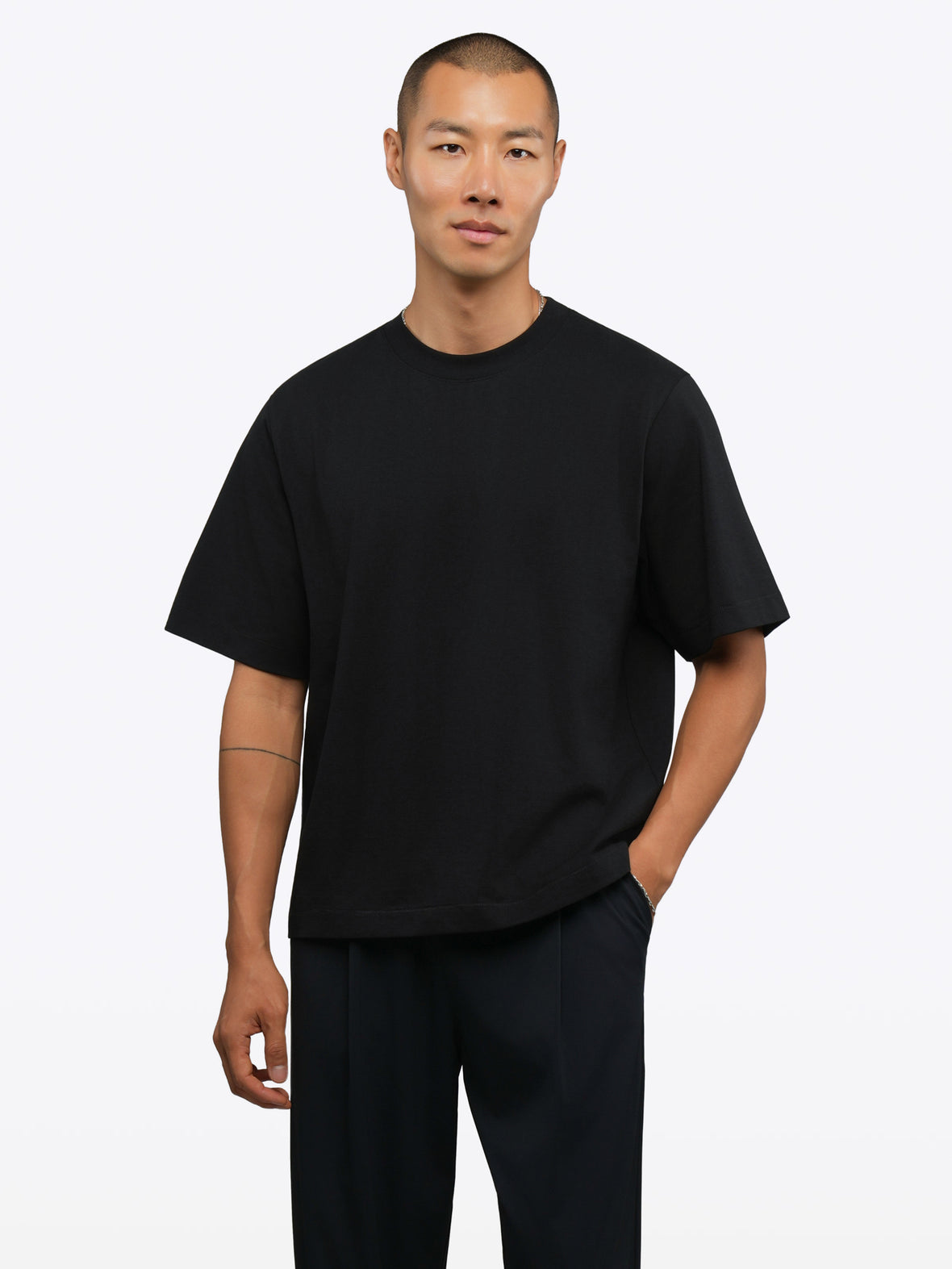 [info]--Gun is 6'2, 170lbs and wears a size L