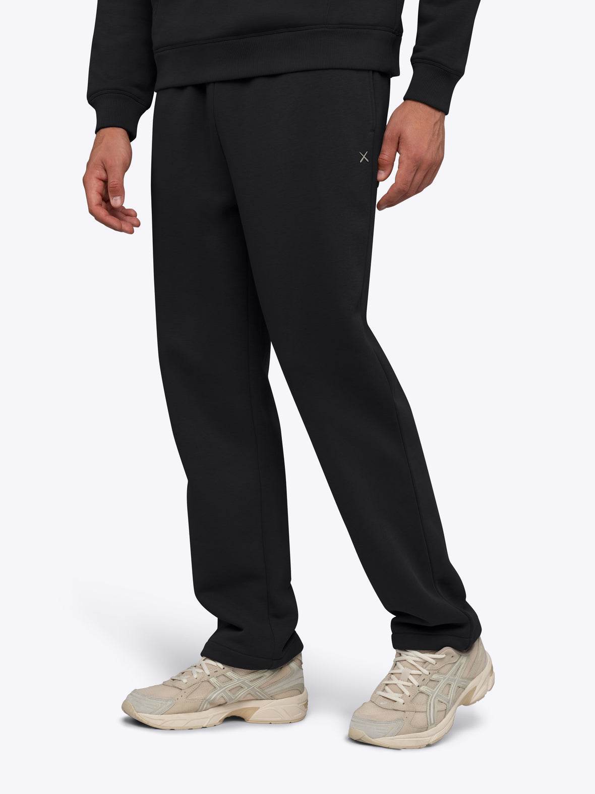 [info]--Gun is 6'2, 170lbs and wears a size M