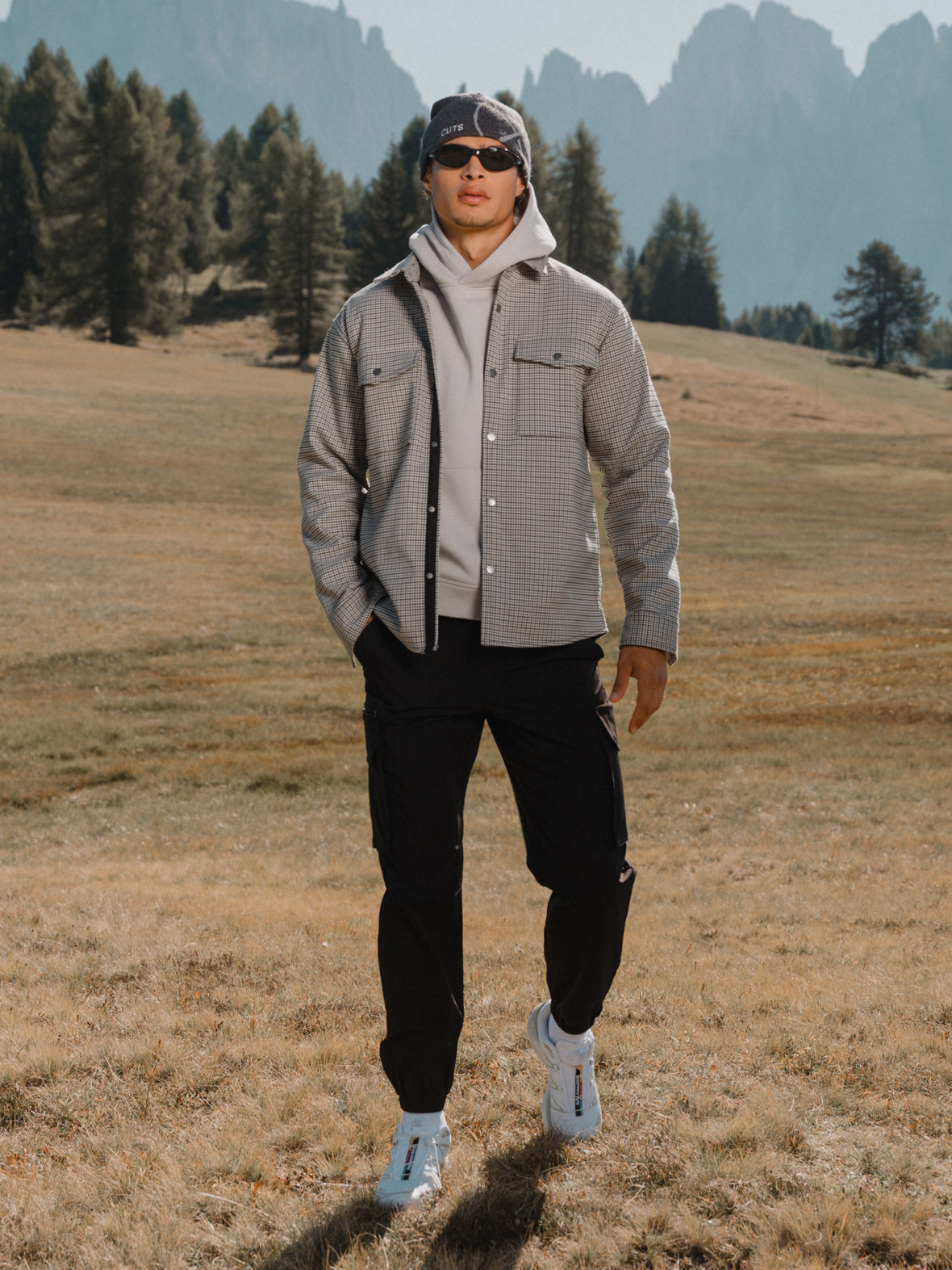[info]--Noah is 6'2, 175lbs and wears a size M