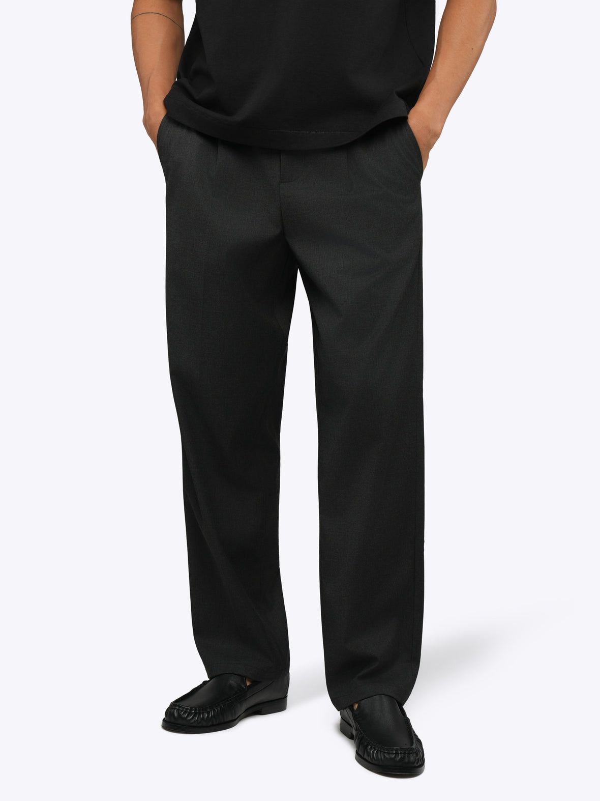 [info]--Gun is 6'2, 170lbs and wears a size M