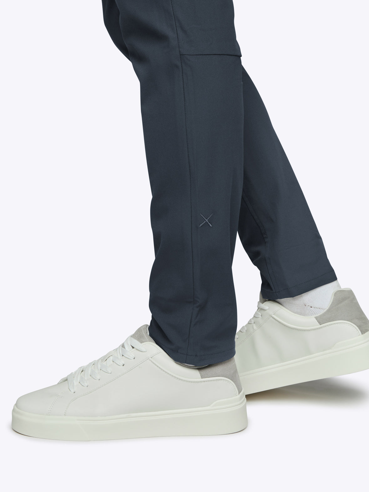 AO 5-Pocket Pant | Iron Navy Slim-Fit Versaknit®