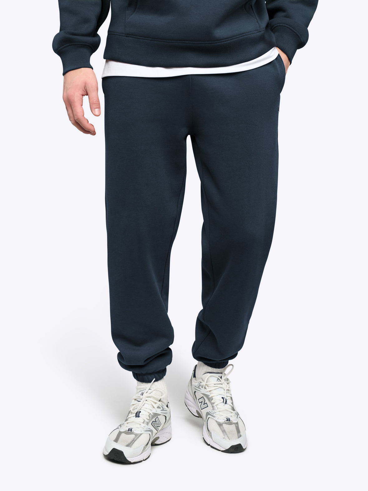 [info]--Tom is 6'1, 180lbs and wears a size M