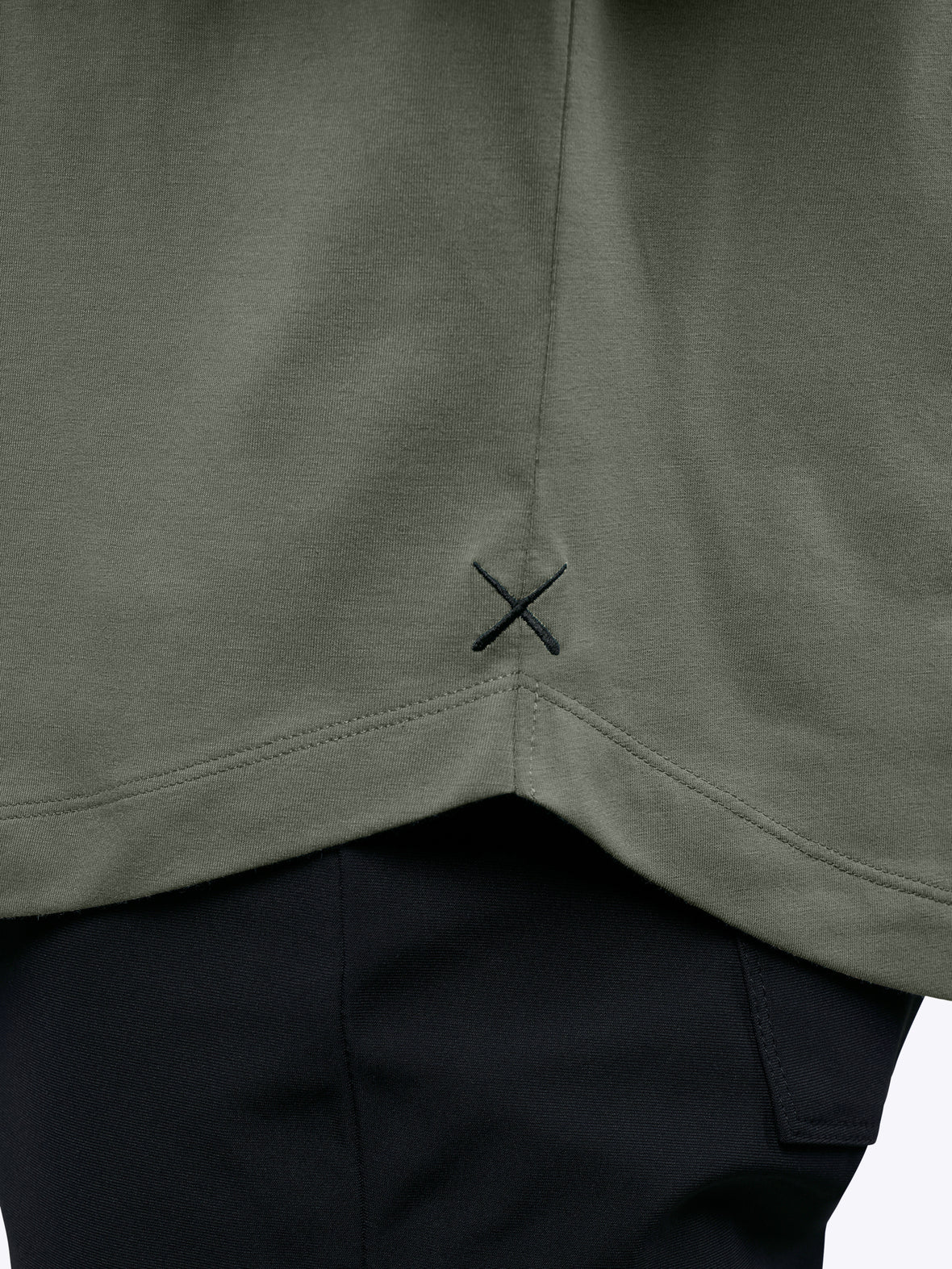 AO Henley Curve-Hem Tee | Gunmetal Signature-Fit PYCA Pro®