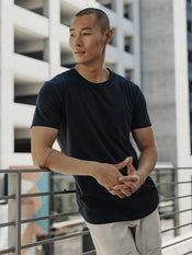 AO Curve-Hem Tee | Obsidian Signature-fit PYCA Pro®