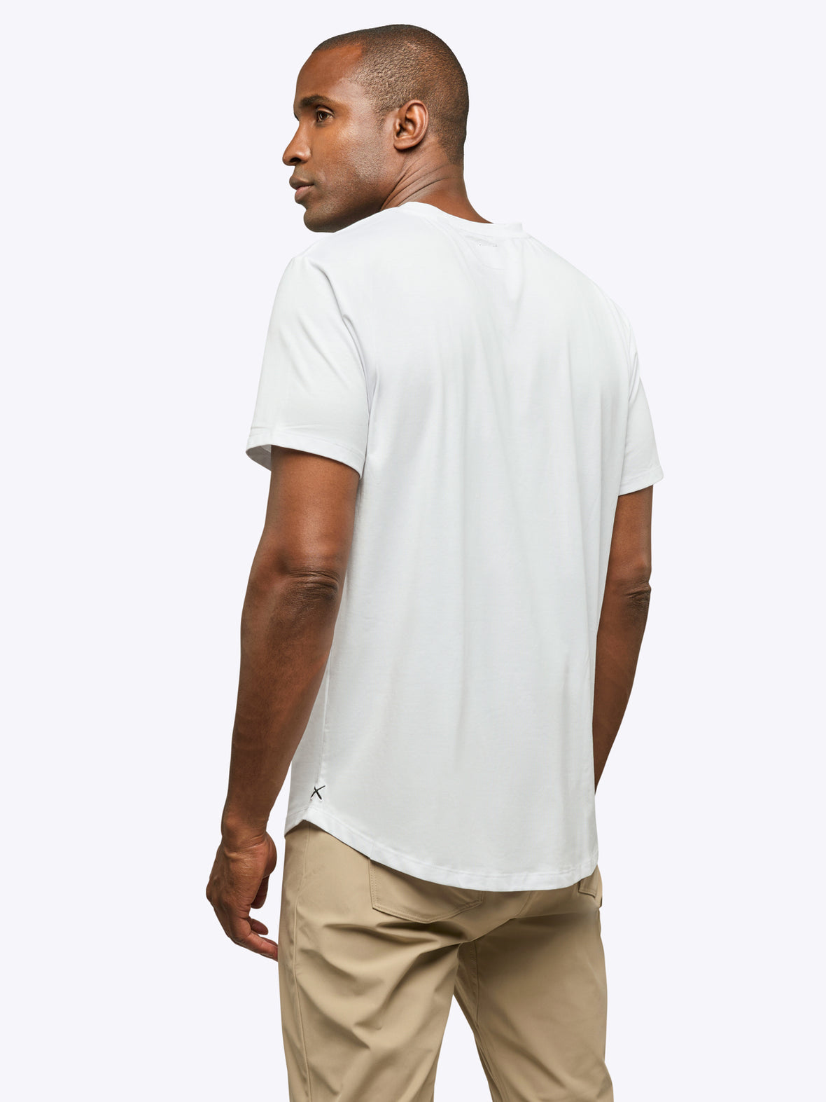 AO V-Neck Curve-Hem Tee | White Signature-fit PYCA Pro®